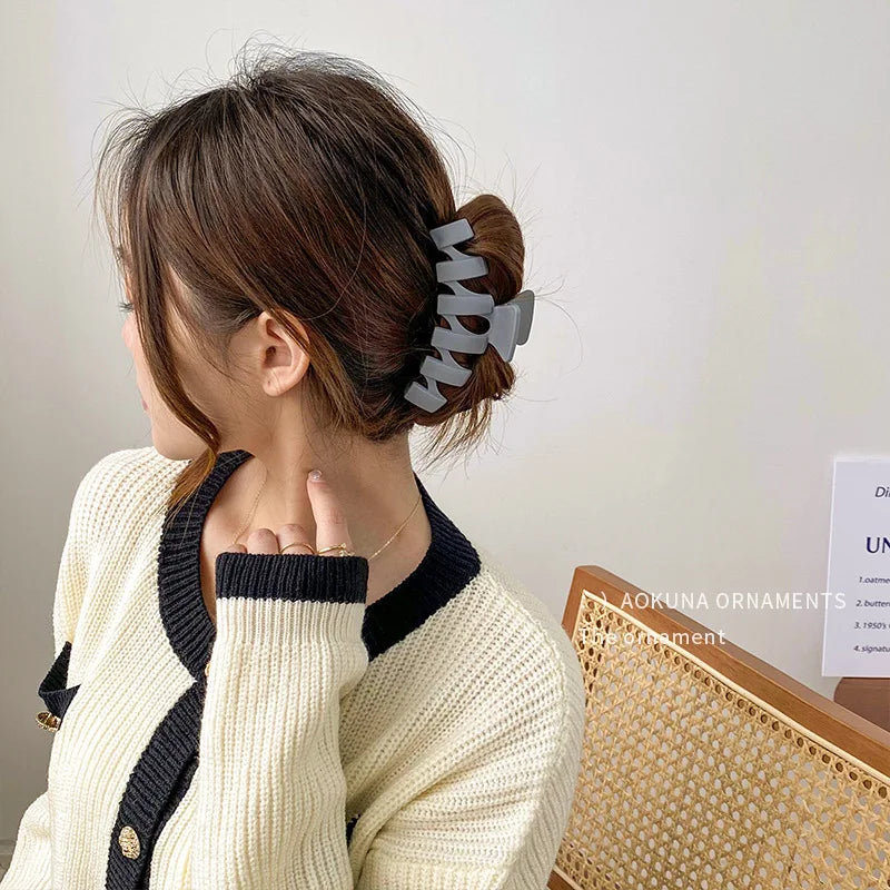 2022 Korean Fashion Coffee Beige Large Hair Claw Solid Color Acrylic Hairpin Barrette Hair Clips Headwear Women Hair Accessories